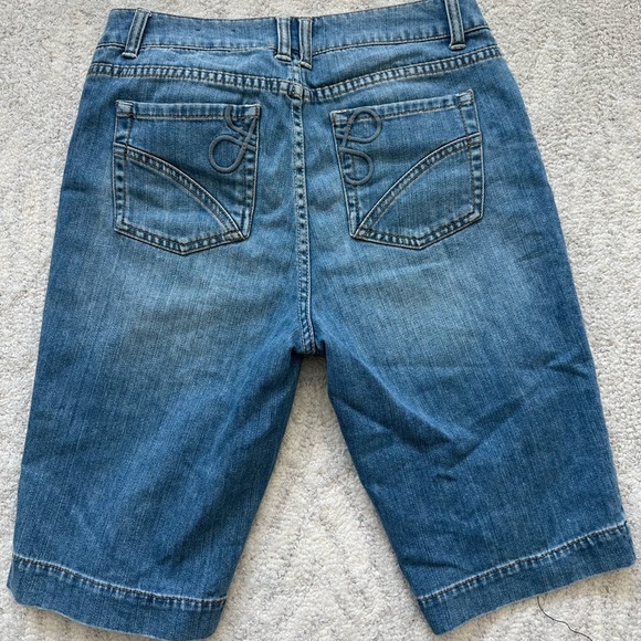 Denver Hayes Blue Jean Shorts with Knee-Length Design - Picture 3 of 4